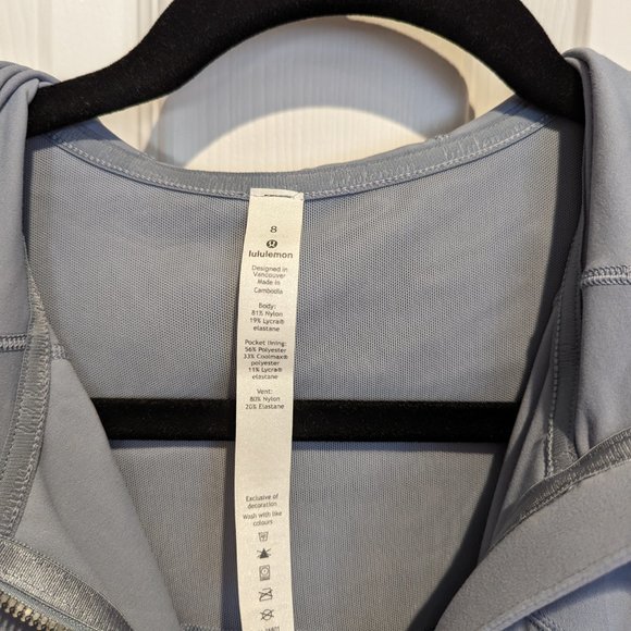 Hooded Define Jacket Nulu - Lululemon (size 8 in Water Drop) - Picture 8 of 8